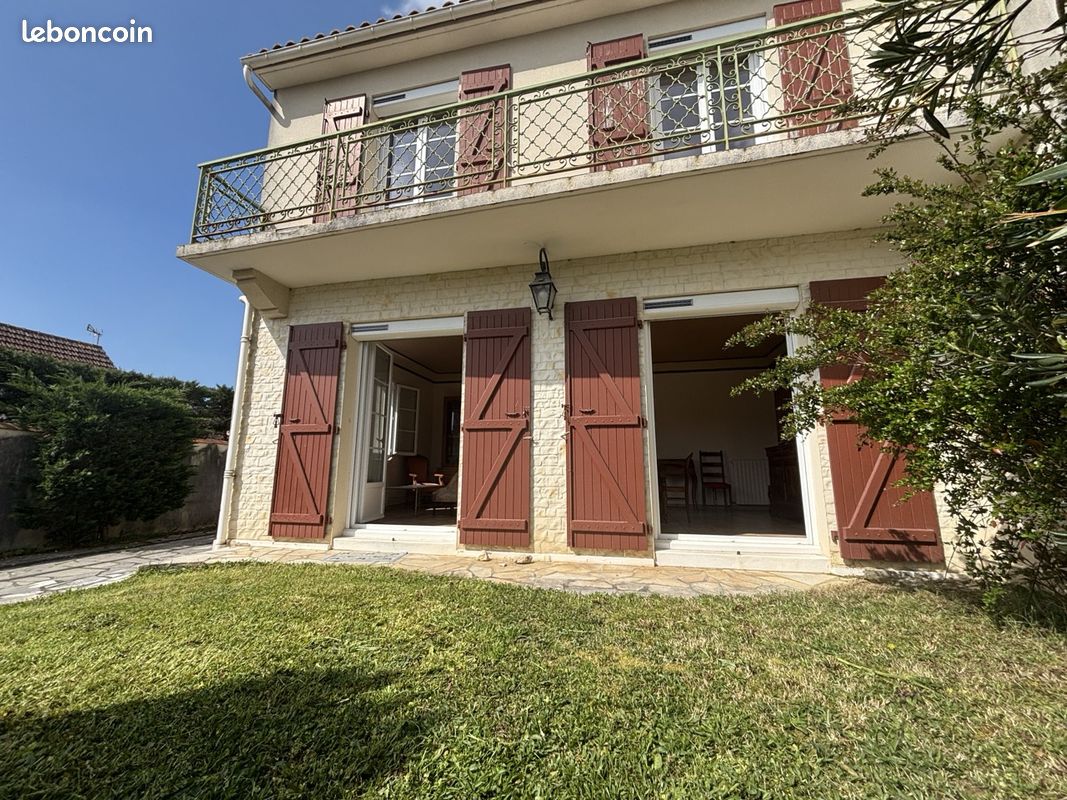 Maison 8 pièces 181 m² · à Fouras · 181 m² · 405 000 €