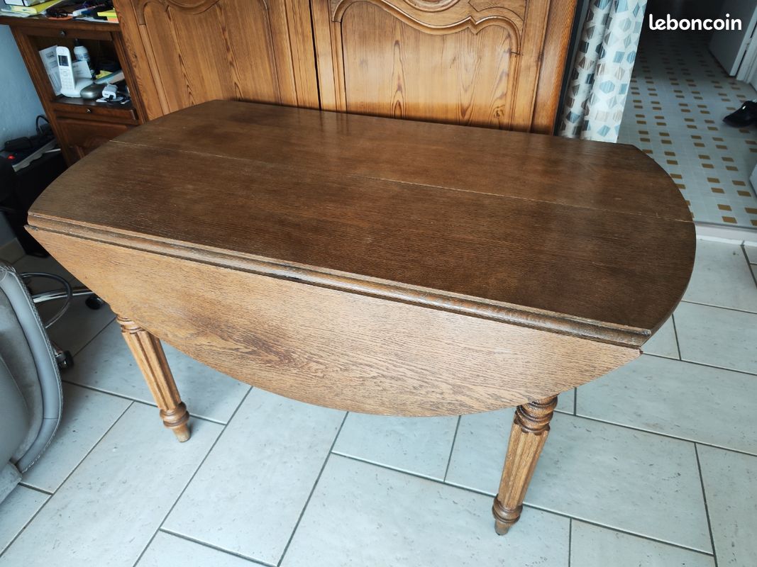 Table ronde en chêne (image 1)