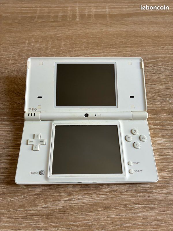 Nintendo DSi (image 2)