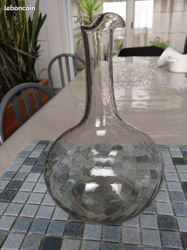 Carafe ancienne en verre travaillé -striée (image 2)