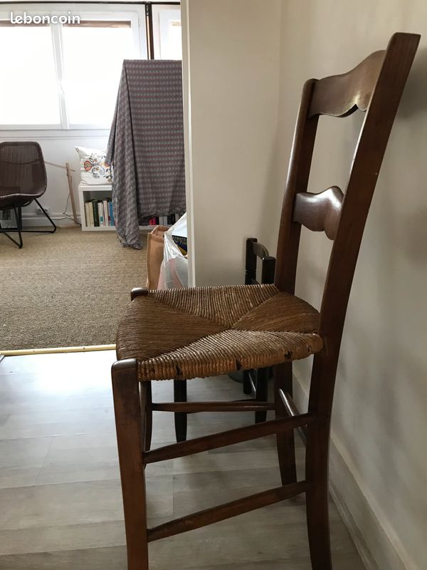 Chaise en bois (image 1)