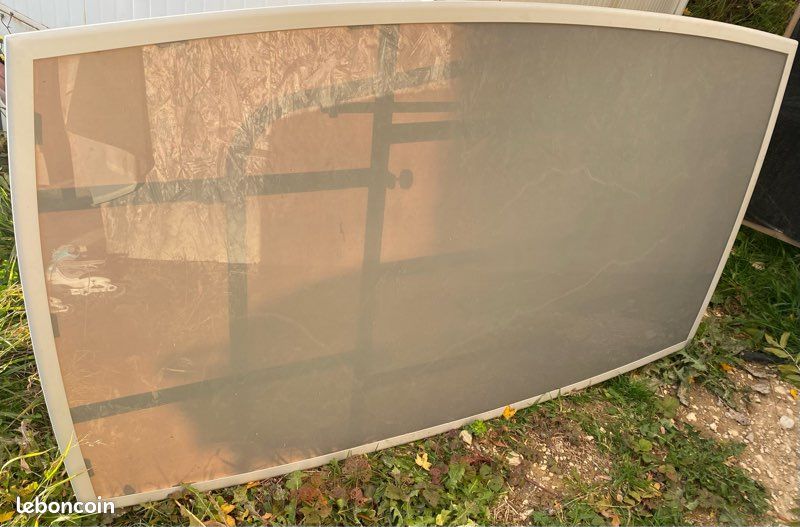 Table en verre (image 1)