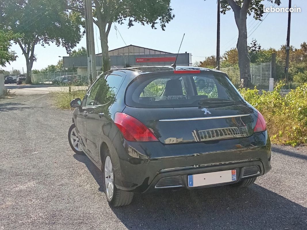 PEUGEOT 308 1.6 HDi 112ch FAP BVMP6 BLUE LION Féline (image 2)