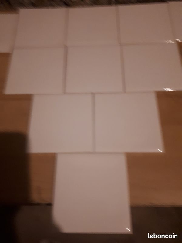 Lot de 92 carreaux faience 11x11cm blancs 20,00 Euros (image 1)