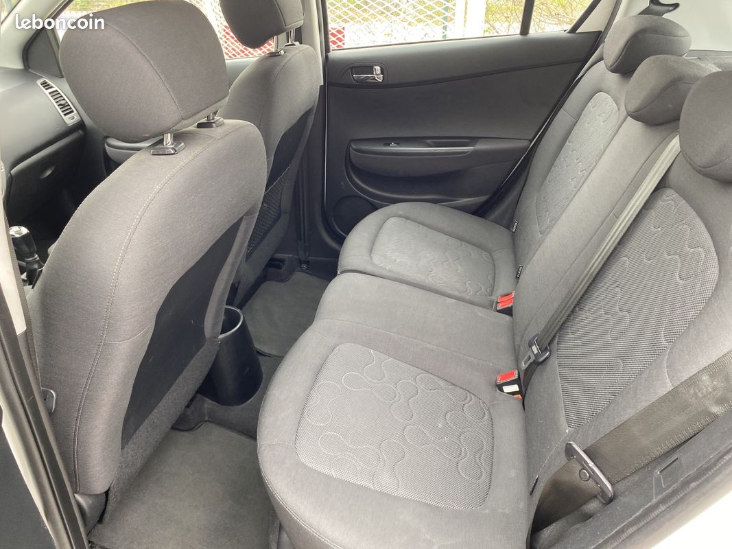 HYUNDAI i20 1.4 CRDi 75 Pack Sensation (image 3)