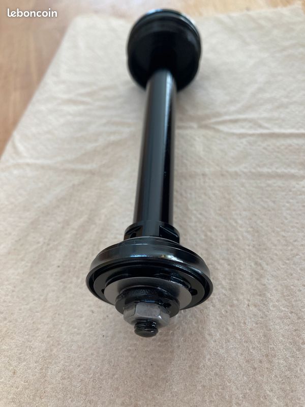 Fourche ROCKSHOX YARI RC 27.5 DebonAir Conique Axe 15x110 mm Boost Noi