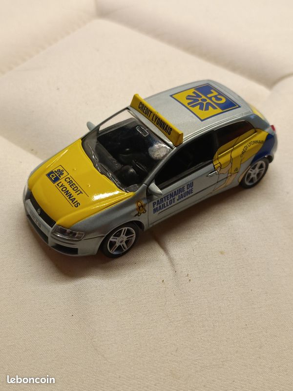 Norev 1/43 Fiat Stilo Maillot Jaune Crédit Lyonnais – Tour De France 2002 (Miniature Collection)