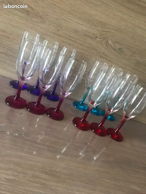 12 Verres à pied flûte (image 1)