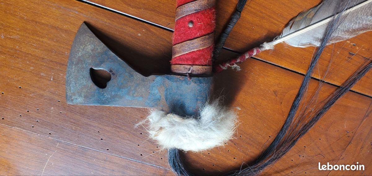Tomahawk Amérindien Forgé Main, Acier Haute Carbone, Manche Frêne Cuir, étui Inclus
