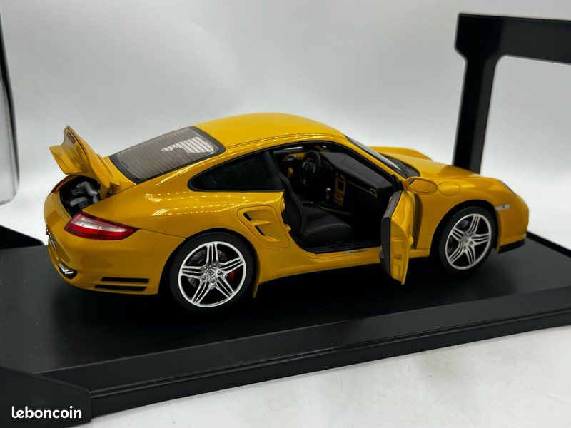 NOREV - Porsche 911 Turbo - 2010-1/18