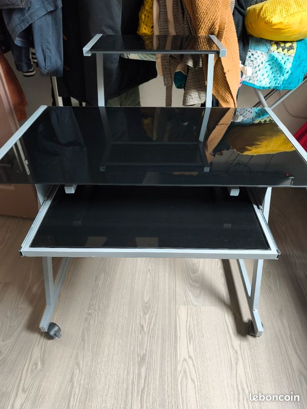 Bureau (image 1)