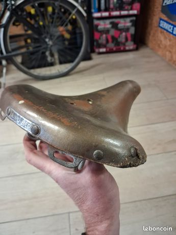 Selle De Vélo Vintage A Wolber - Cuir Marron, Occasion, Pièce Rétro