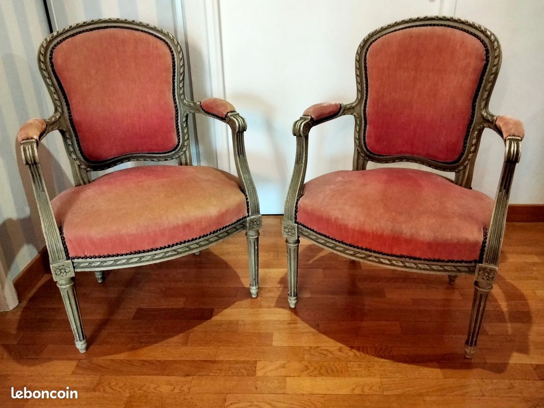 Paire de fauteuils style Louis XVI (image 1)