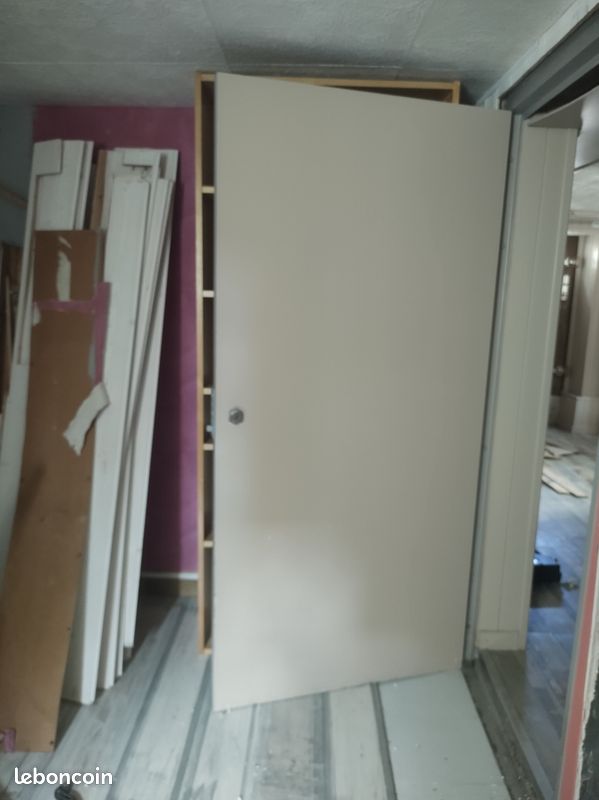 Porte blindée avec encadrement et deux clés (image 5)