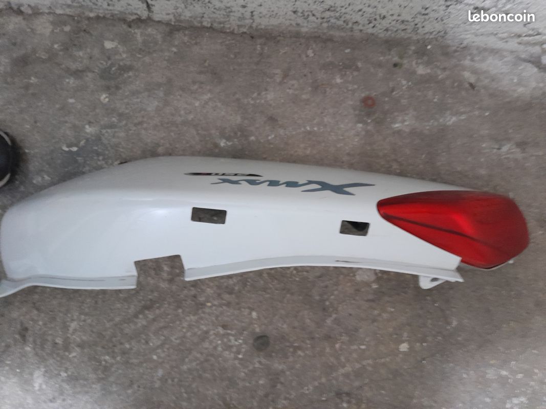 X-Max YP250R année 2009 carénage latéral droit (image 1)