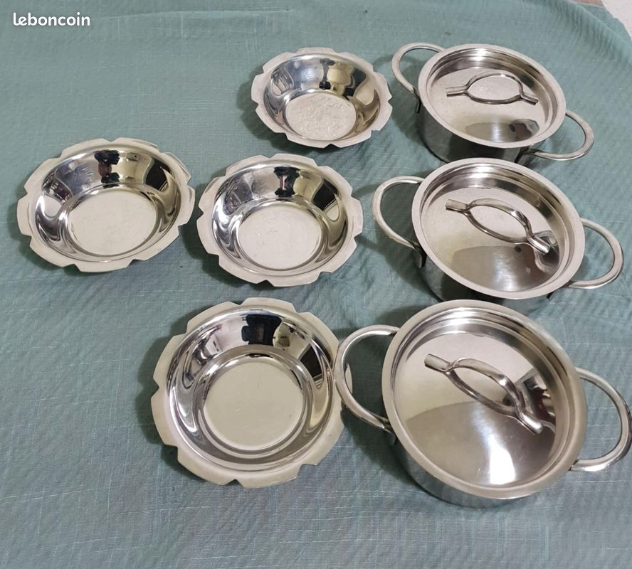 3 mini marmites et 4 coupelles inox (image 1)