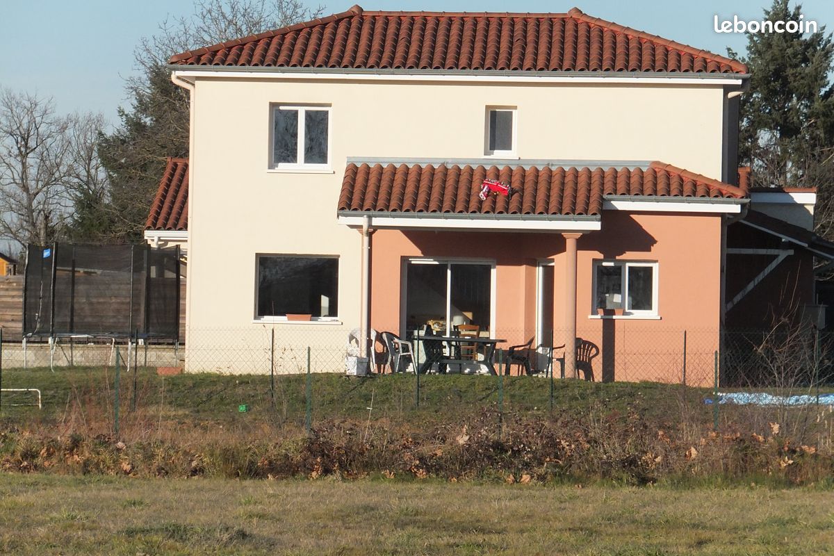 Maison 5 pièces 105 m² · à Saint-André-le-Puy · 105 m² · 1 050 €