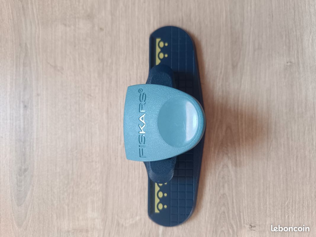 Outil Travaux Manuels Perforatrice Bordure Festonnée Craftelier - Pour Scrapbooking & Créations Papier - 15x5cm Outil Creatif Craftelier