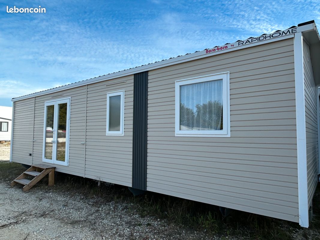 MOBIL HOME RAPID HOME BORA BORA 3CH (10M x 4M) CLIMATISATION, FOUR, STORES OCCULTANTS ET MOUSTIQUAIRES, ISOLATION RENFORCEE, VMC, FRIGO-CONGELATEUR 2 PORTES 262 LITRES BEKO NEUF (image 1)