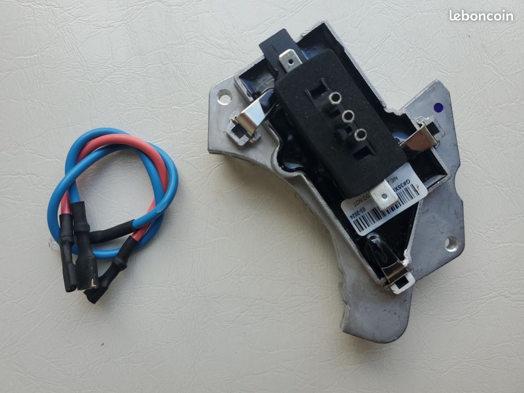 Régulateur De Moteur De Ventilateur De Chauffage Frankberg – Compatible Mercedes Classe C/E/CLK/SLK (1993-2004) – Ref 2108206210