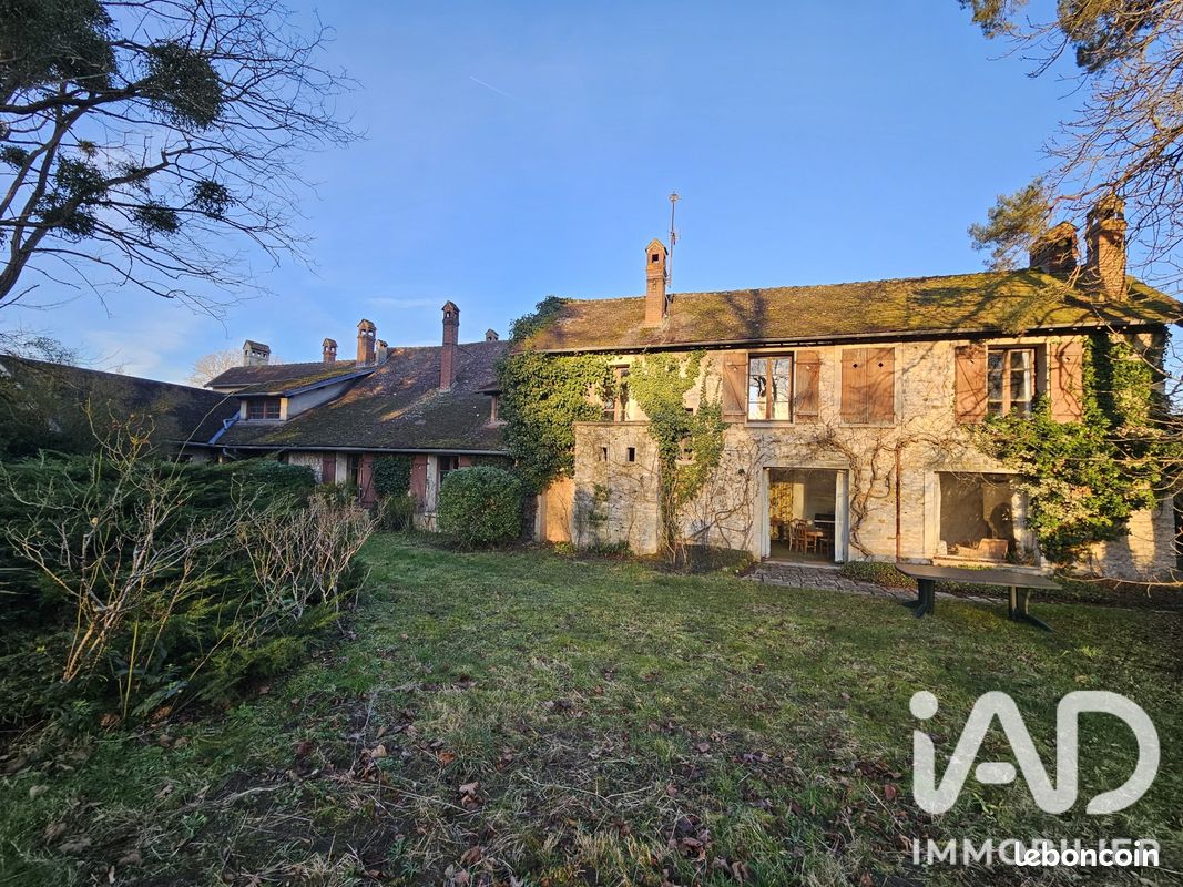 Maison 15 pièces 370 m² · à Saint-Martin-la-Garenne · 370 m² · 550 000 €