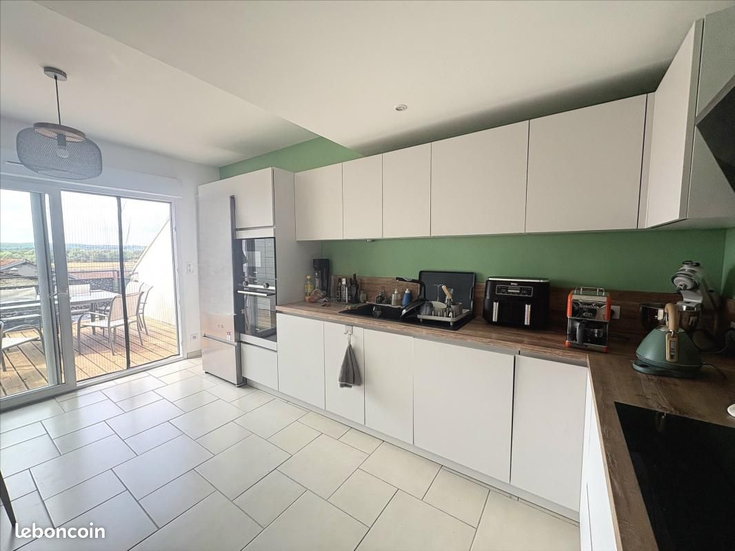 Appartement 4 pièces 101 m² · à Thaon-les-Vosges · 101 m² · 930 €