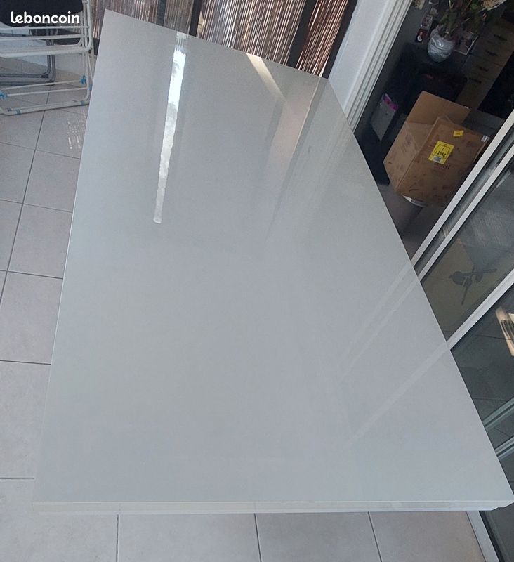 Table grise à récupérer sur place (image 2)