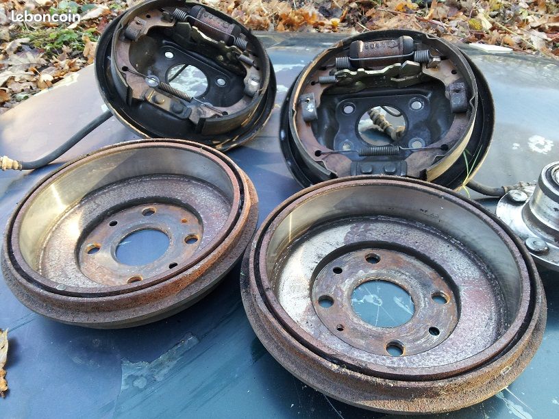 Freins arrière à tambours de Mazda MX-3 MX3 (image 1)