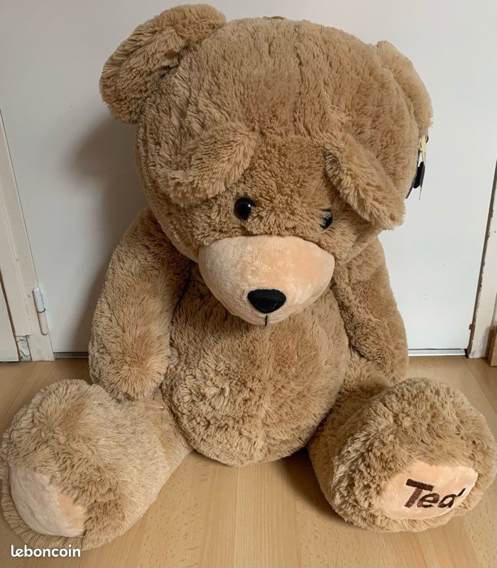 Ours En Peluche Géant TEDBI 200 Cm – Beige – Nounours XXL Avec Ruban – Cadeau Anniversaire Ou Saint-Valentin – Assis Sans Soutien