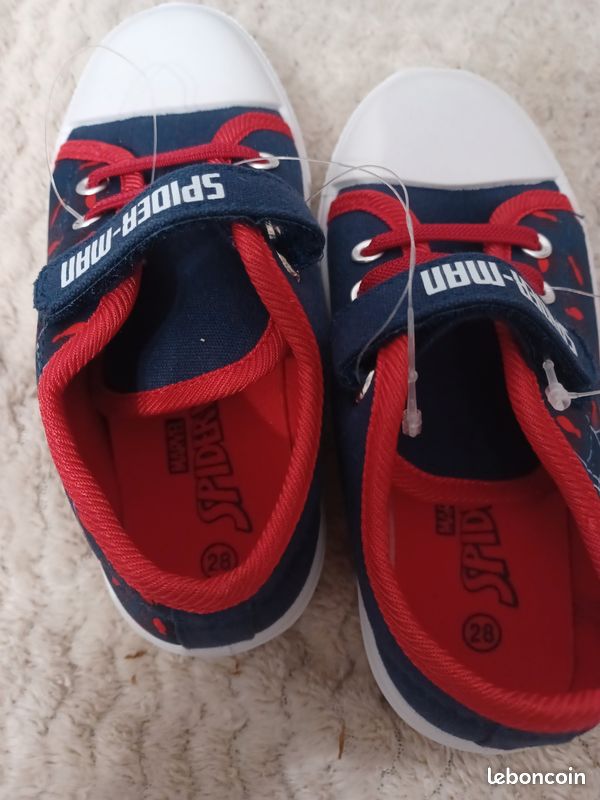 A vendre ensemble 6vn ans neuf avec jean basket neuf spiderman 28 et jouet neuf (image 1)