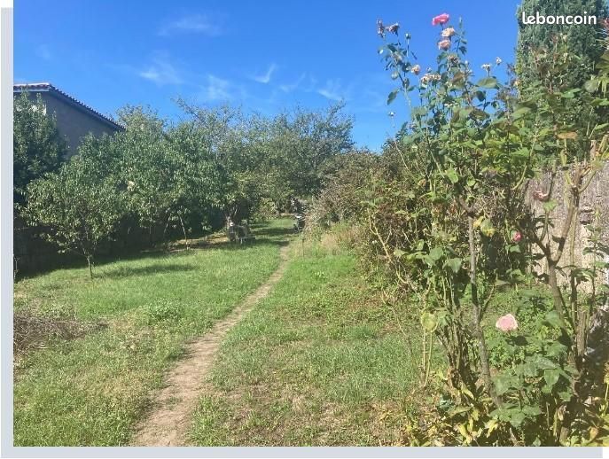 Terrain 864 m² · à Meximieux · 864 m² · 140 400 €