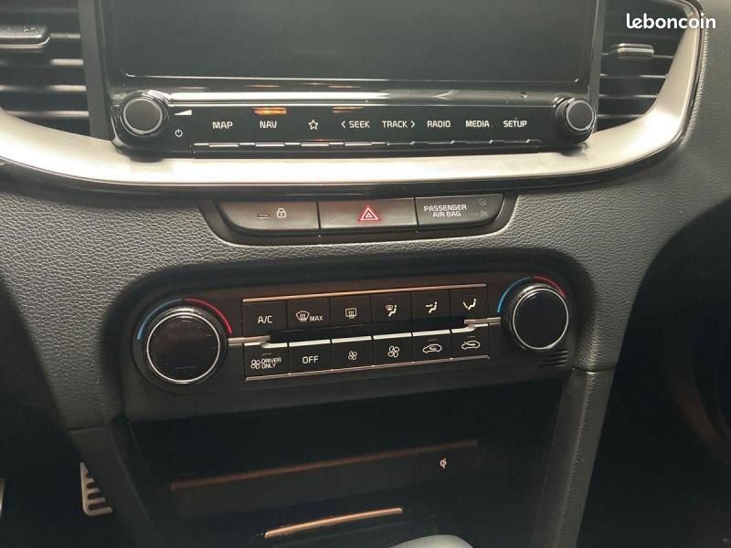 Kia XCeed 1.6 GDi 105ch + Plug-In 60.5ch Black & White Edition DCT6 MY22 (image 15)