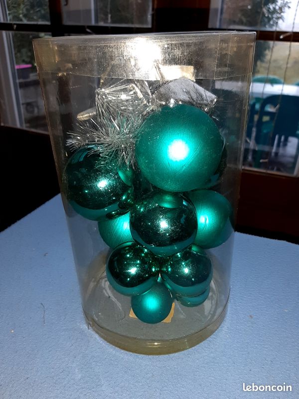 Décoration noël - grappe boules vertes (image 1)
