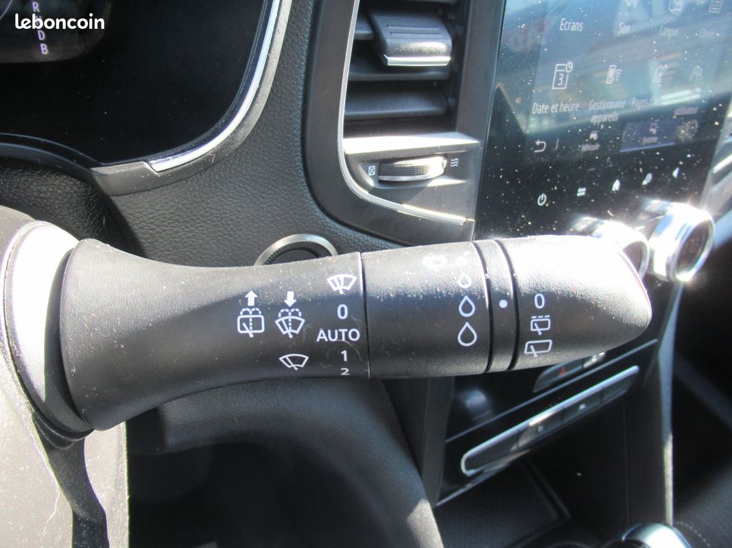Renault Megane ESTATE E-TECH PLUG-IN HYBRID 160 CV Evolution (image 18)