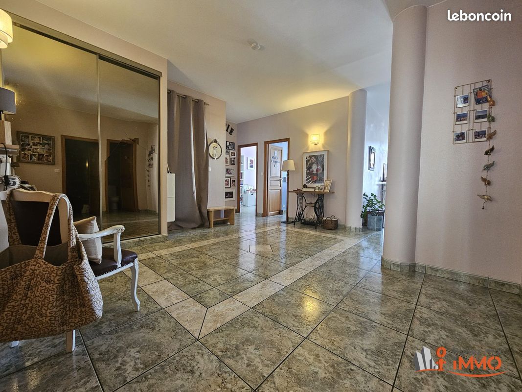 Appartement 5 pièces 124 m² · à Saint-Étienne · 124 m² · 175 000 €