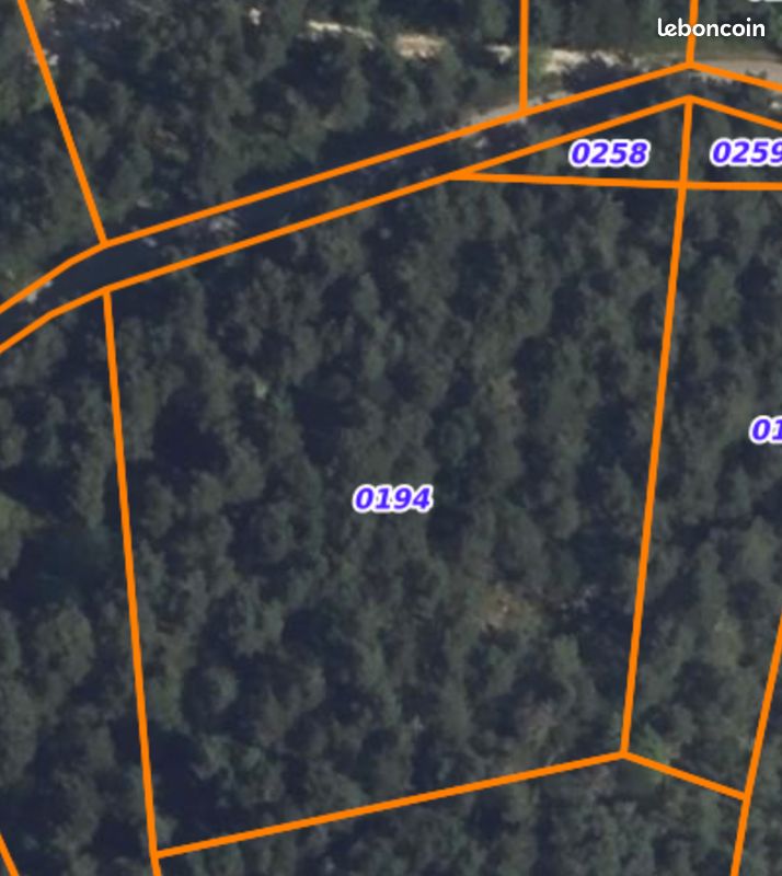 Terrain de loisir · à Le Mas · 12 000 €