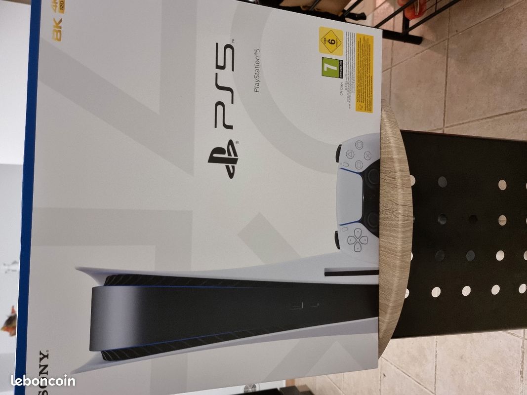 Ps5 Standard neuve + 3 jeux (image 1)