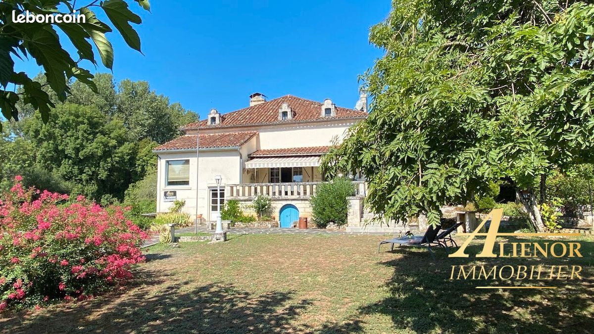 Maison 7 pièces 205 m² · à Bourdeilles · 205 m² · 318 000 €