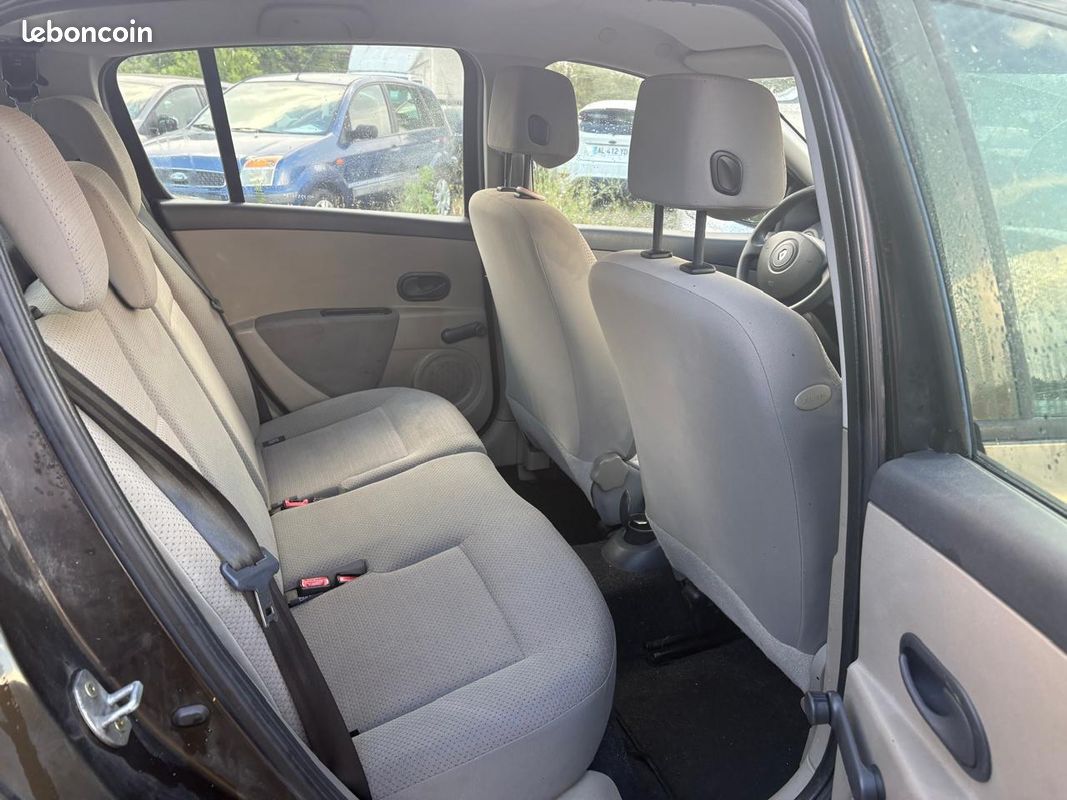RENAULT CLIO III 1.5dci 5 Portes 68 cv (image 18)