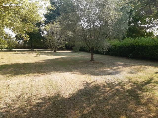 Terrain 800 m² · à Saint-Laurent-d'Arce · 76 000 €