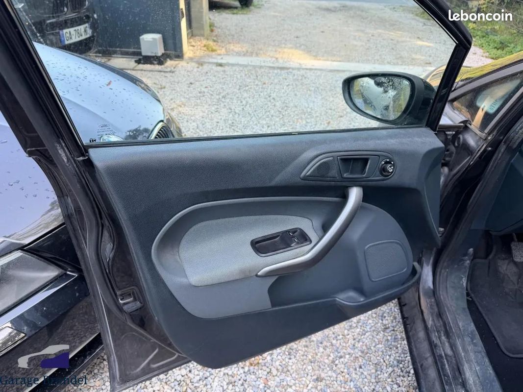 Ford Fiesta 1.4 TDCi 71cv Trend 2ème main (image 11)