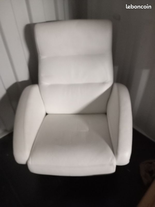 Fauteuil en cuir blanc (image 1)