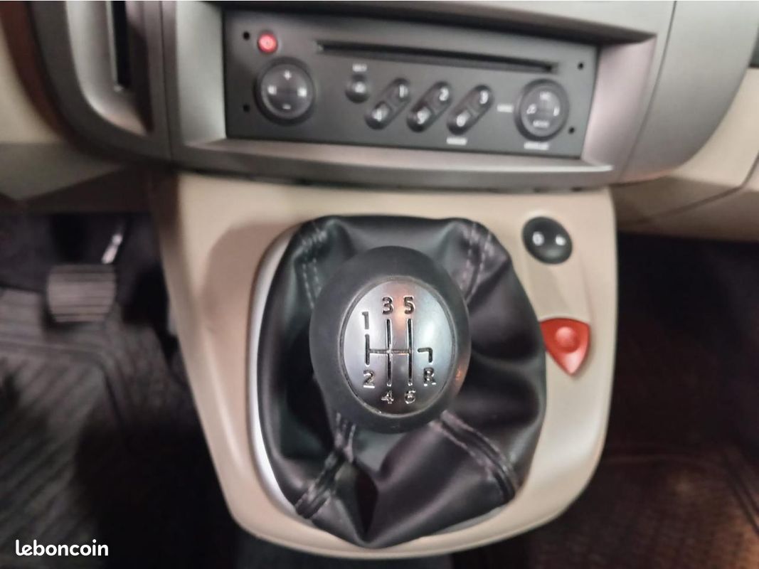 RENAULT SCENIC 1.9 dCi - 130 ch - GPS intégré (image 18)