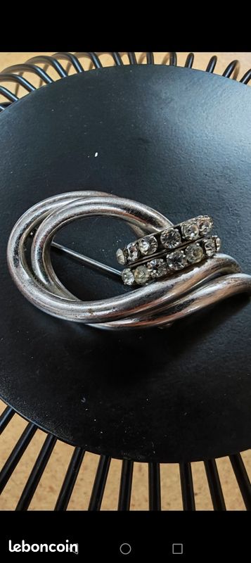 Broche Fantaisie Vintage En Métal Argenté - Bijou Ancien Occasion