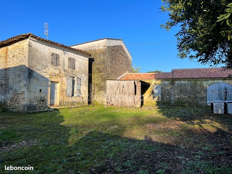 Grange 1 pièce 80 m² - Burie 17770 (image principale 0)