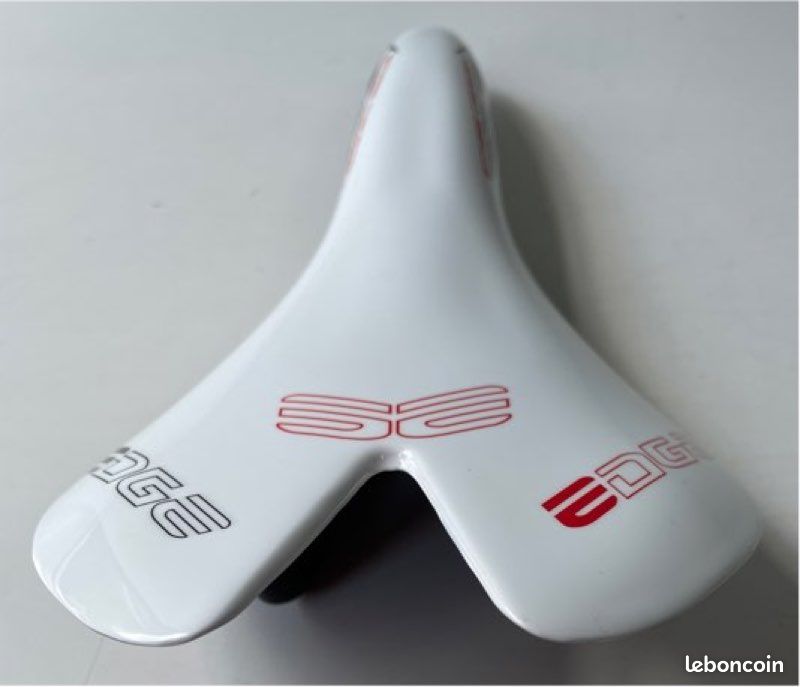Selle vélo route Selle vélo route et VTT PRO Falcon Team carbone 142mm noir carbone ajourée - Pro