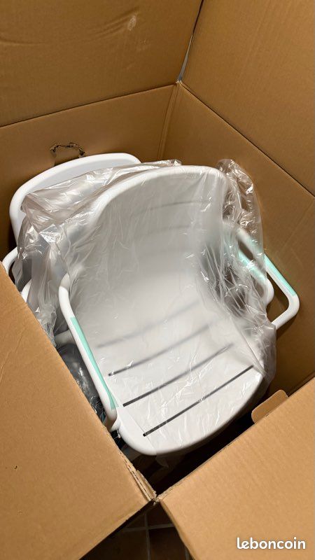 Chaises avec accoudoirs blanches (image 4)