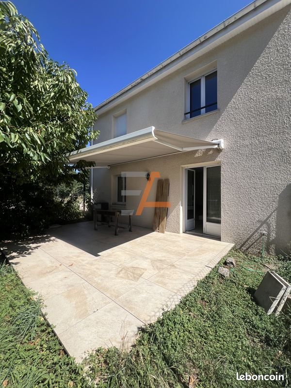 Maison 5 pièces 105 m² · à Le Chambon-Feugerolles · 105 m² · 215 000 €
