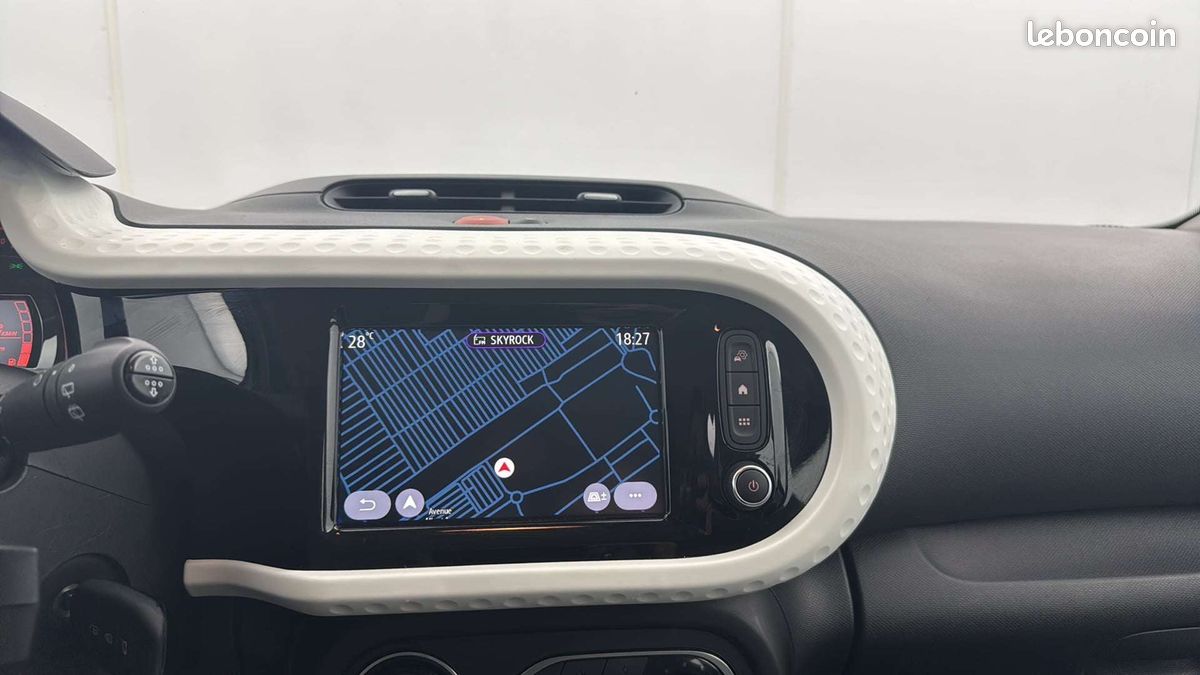 Renault twingo iii sce 65 equilibre (image 28)