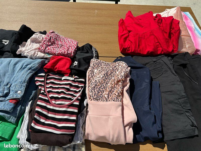 Lot De Vêtements Femme Taille S - Occasion Très Bon état - Multi-marques Et Couleurs